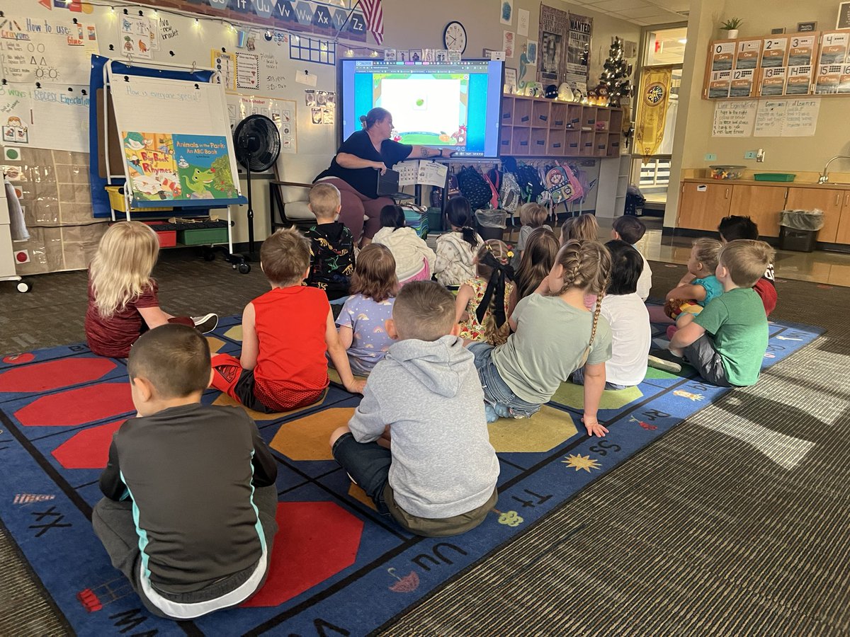 dschoening's tweet photo. Great things happening in all three kindergarten rooms this morning. In one room students were using agency to choose their workplace, in another they were learning Lexia routines, and in a third they were learning the word “I”!
#cbcsd #CBLongfellow https://t.co/uUbvgx1rVA