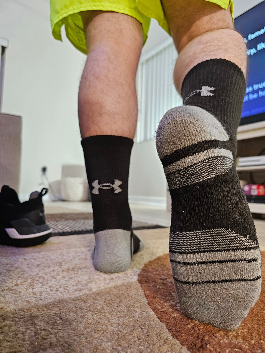 jocklover13's tweet photo. Hope you won’t mind if i slide my nose between those toes😋

📸: @NikeShoxLover1 

#alpha #male #feet #malefeet #footkink #footfetish #footworship #men #malesoles #worship #gay https://t.co/kbU1VnLYz2