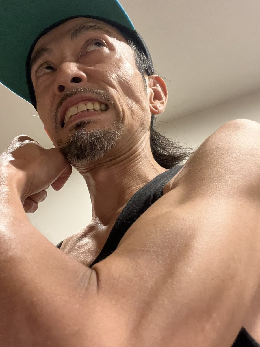 なーにーーっ！ S.OがTikTok開設だと！？ よし、俺もアカウント作って流行りのダンスを踊るぞ！踊れんのか？踊るの？踊んないの？どっちなんだい！  、、踊んなーーい！ (中山きんに君風で) パワー いや、ここは