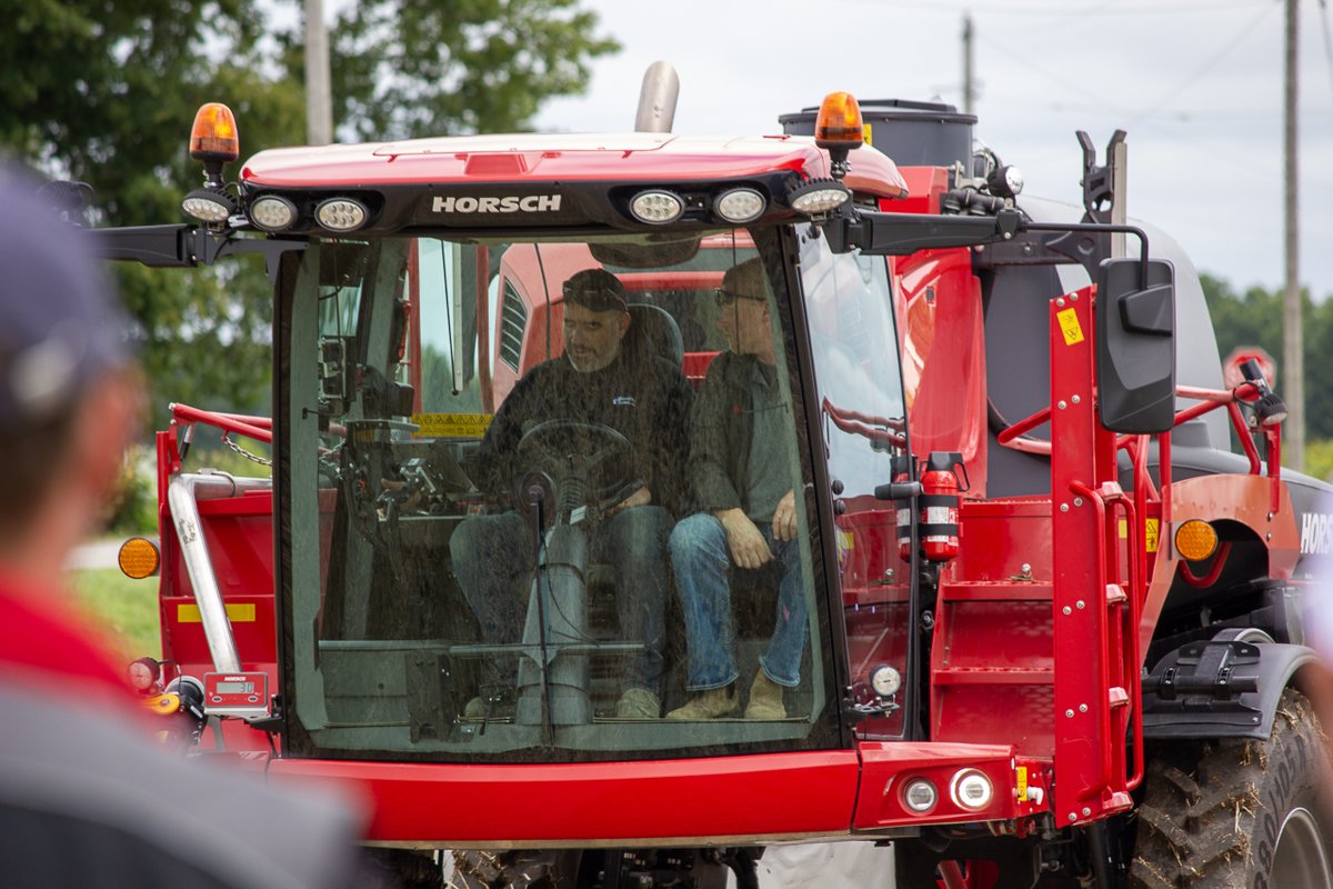 HorschOntario's tweet photo. Only 2 days left! ๐๏ธ Field Day is Aug 29. Hear from Greg Stewart, Larry Dyck and @LowBoomLowDrift
๐ฅ 10:30 AM: Intro
๐ 11:00 AM: Talks
๐ฆ 11:30 AM: Demos
๐ฝ๏ธ 1:00 PM: Lunch!
๐ HORSCH Ontario, Norwich
๐ RSVP: https://t.co/WUk70Bo8yI
#ONTAg #Wheat24 #FieldDay #FUTUREGROUND https://t.co/tC0lN7G4mA