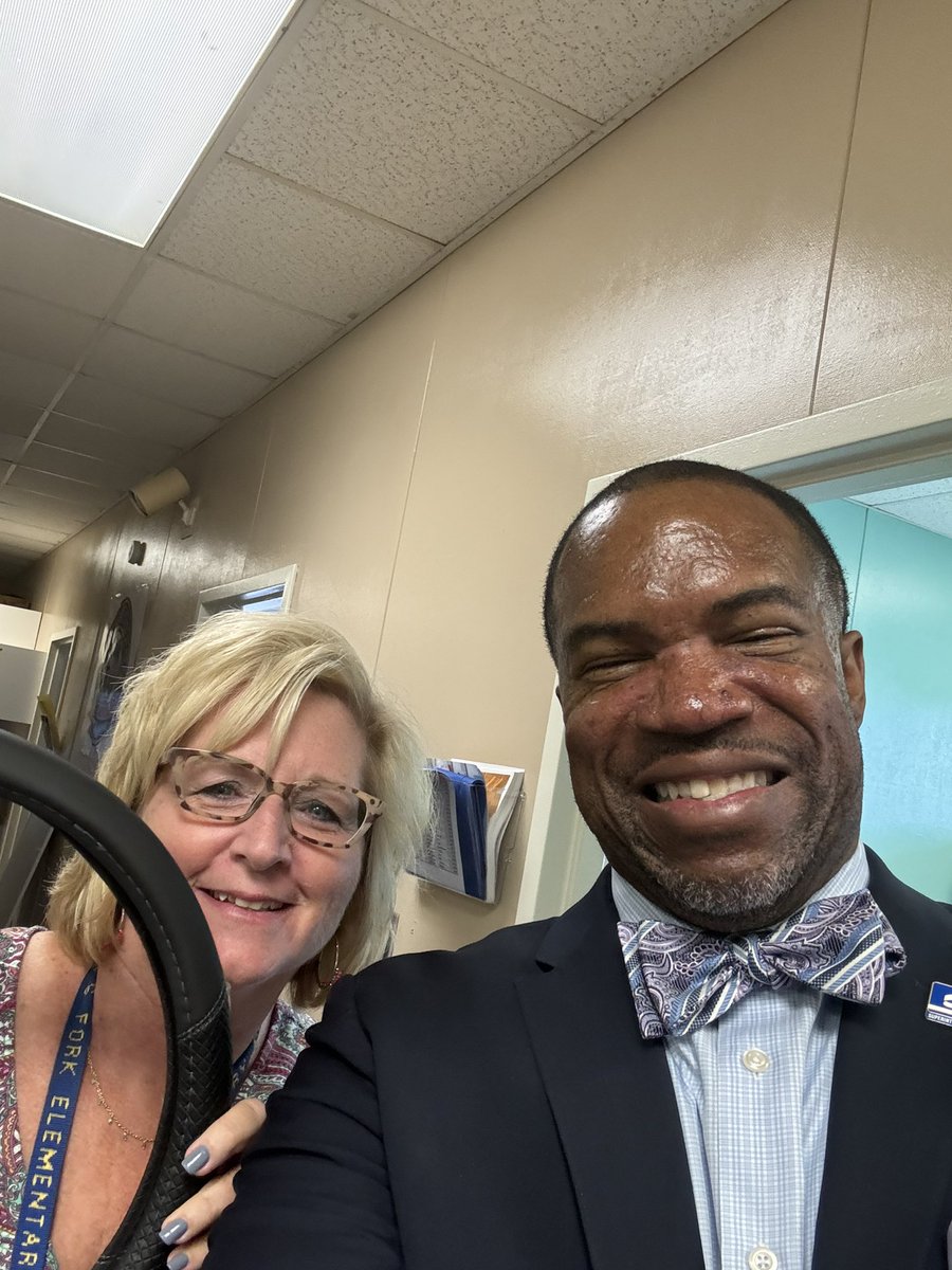 drjbg3's tweet photo. So many great things happening @EFES_Proud !!! I had a chance to listen to the student conduct assembly where Mrs. Bilby was going to play the role of the bus driver and I also love the inspire theme that the school has throughout the building. Great job! #SPSCreatesAchievers https://t.co/4Kd9sMZvVk