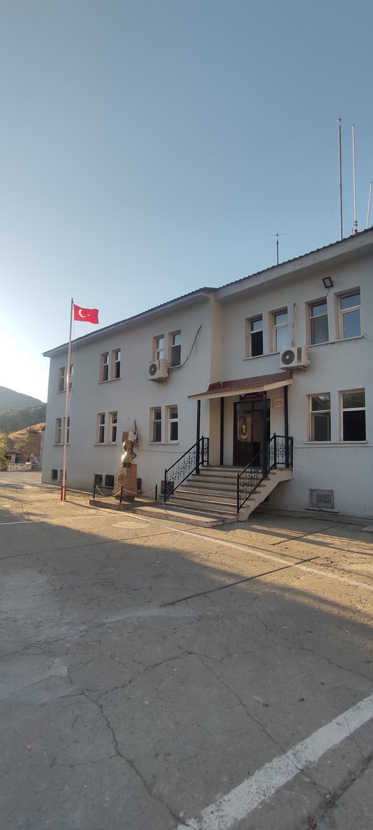 Syn Başkanım <a href="/firatgorgel/">Fırat Görgel</a>  Bitlis'in Mutki ilçesinden Selamlar, mesleki görevimi yaptığım karakoldaki Komutanlarıma ve Devrelerime Kahramanmaraşımız'a özgü lezzetlerden bahsettim başta Dondurma ve Tarhanamız tabiki.. Haliyle benimde onlarında canı çekti Bir jestinizi bekliyoruz..