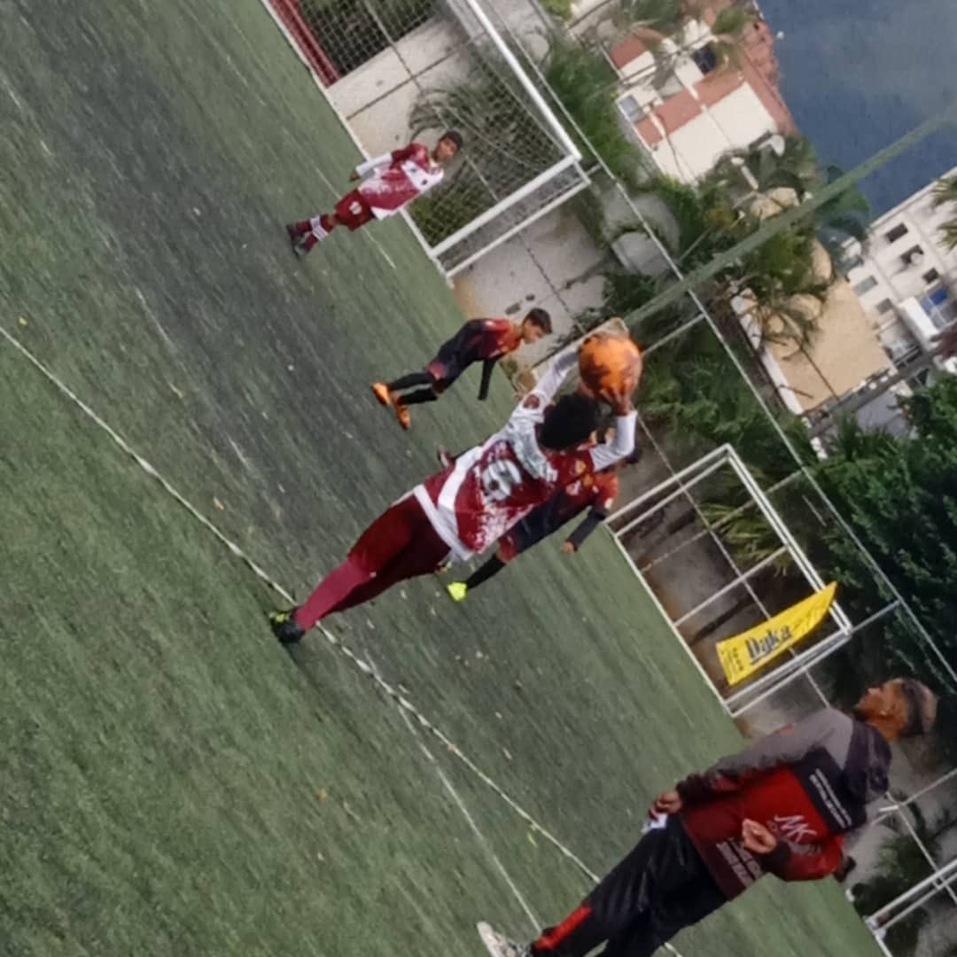 HPasquez's tweet photo. La Sub-11 de ACEFUC sigue con buen pie.
En la tercera fecha de torneo Batalla de Carabobo ACEFUC Barbula se llevó los 3 puntos tras superar 2 X 0 a Semillero Vinotinto los goles fueron obra de Santiago Chirinos y Kevin Pinto.
Su balance de 2 victoria,  un empate en 3 salidas. https://t.co/Q3qemS6U4f