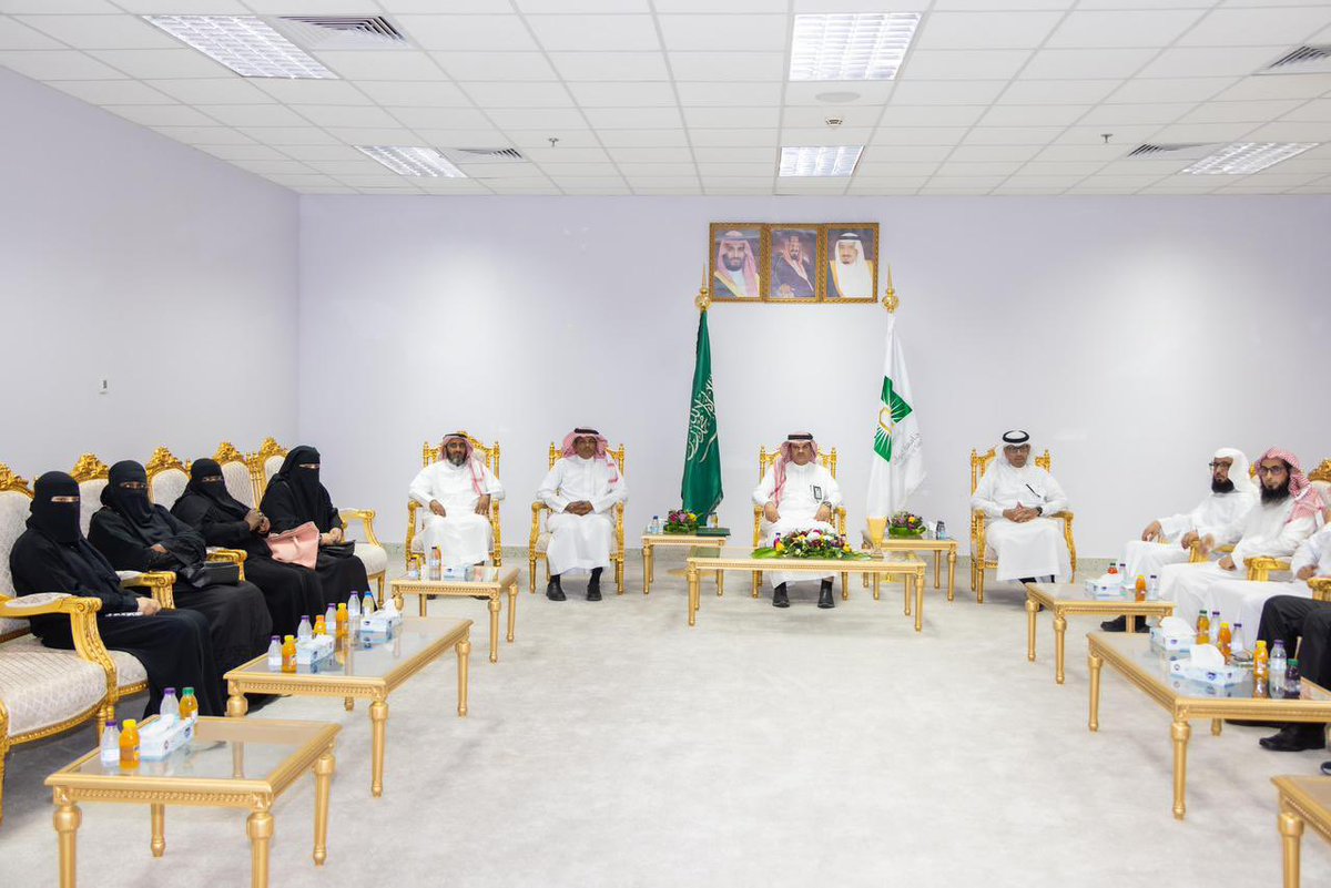 U_Tabuk's tweet photo. قام سعادة رئيس #جامعة_تبوك بزيارة تفقدية للكلية الجامعية بمحافظة #حقل، التقى خلالها أعضاء هيئة التدريس وتأكد من جاهزية المباني والقاعات الدراسية، ووقف على سير العملية التعليمية مع بدء #العام_الجامعي_1446هـ.

@U_Tabuk
#واصل_شغفك
#العوده_للدراسة https://t.co/uevcXI9Unx