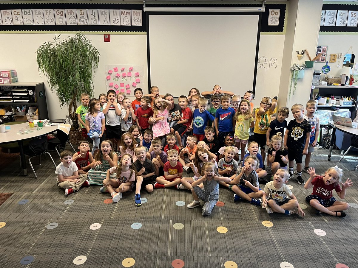 Another Mystery Reader today in <a href="/EPiC_StudioK/">EPiC Studio K</a> We met Mrs. Poskey and learned we can be a teacher, parent or a penguin lover just like her! 🔎📖👩🏼‍🏫🐧 #whocanIbe <a href="/EPiCPoskey/">Jeni (Schwandt) Poskey</a> <a href="/EpicElementary/">EPiC Elementary</a> <a href="/LIBERTYSCHOOLS/">LPS53</a> #SharethegoodLPS