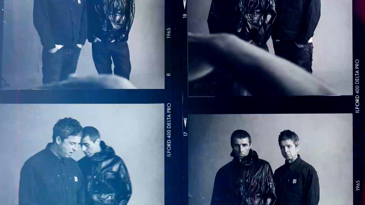 BritsPieces's tweet photo. London-based photographer, @simon_emmett was the man behind the camera for the new Oasis photo shoot. There’s nothing on his official page yet, but he has taken shots of Liam before.

He has the official shot on his Instagram.

Great photos Simon. https://t.co/6fNruT88Pz