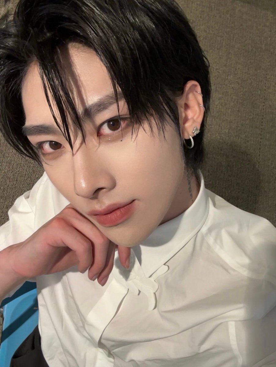 vhsbeat's tweet image. let's #𝐨𝕡ēn这𝐝o𝕠r y claro el ceo más bello del lugar tenía que venir a apoyar a su chiquita bella porque #𝐦in𝕟ie୭̥isꮽ᤻𝐡e𝕣e ! y en este día tan importante debemos darle muchísimo apoyo 🤸‍♂️ así que muchas felicidades princesita por tu debut. 🫧

𝐯oy 𝚙or ˖⃗  ★ 𝐋eón !