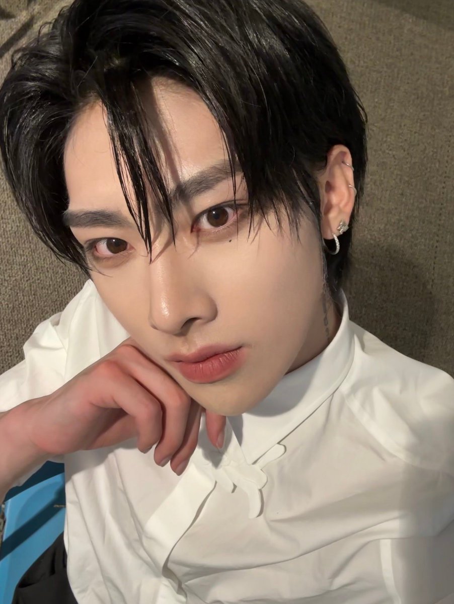 vhsbeat's tweet image. let's #𝐨𝕡ēn这𝐝o𝕠r y claro el ceo más bello del lugar tenía que venir a apoyar a su chiquita bella porque #𝐦in𝕟ie୭̥isꮽ᤻𝐡e𝕣e ! y en este día tan importante debemos darle muchísimo apoyo 🤸‍♂️ así que muchas felicidades princesita por tu debut. 🫧

𝐯oy 𝚙or ˖⃗  ★ 𝐋eón !