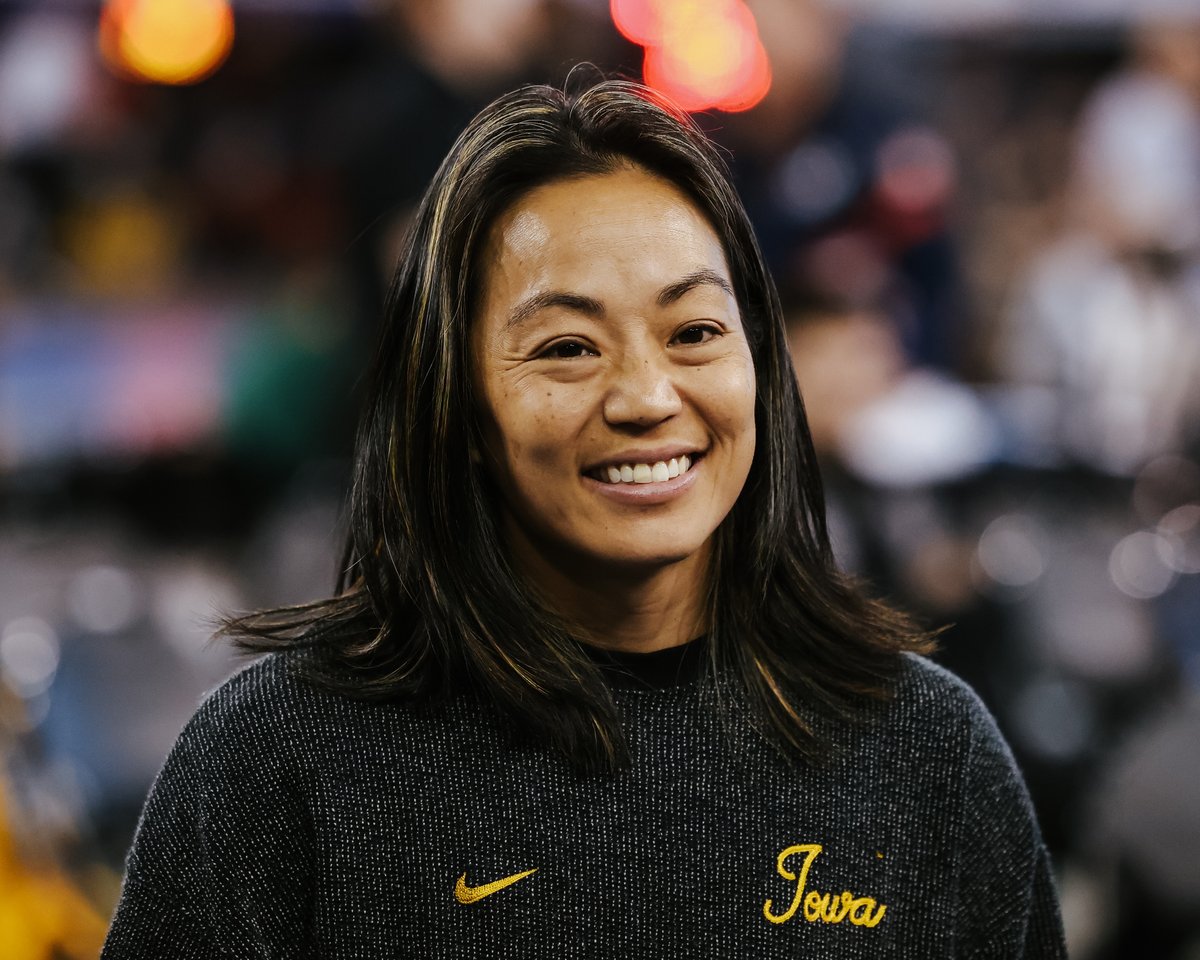 Happy birthday to our head coach, 𝗖𝗹𝗮𝗿𝗶𝘀𝘀𝗮 𝗖𝗵𝘂𝗻! 💛 

#Hawkeyes