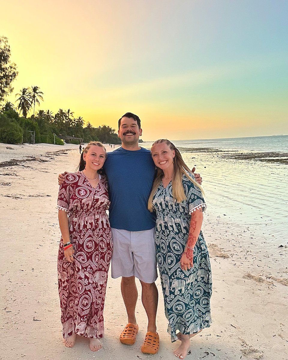 Who here LOVES the breathtaking sunsets on Zanzibar Beach in Tanzania?! 🙋 ✋ 🌅 ​​​​​​​​
.
.
.
​​​​​​​​#givevolunteers #givetanzania #zanzibar #zanzibarbeach #sunset #traveltanzania #tanzania #sunset #epicsunset #travel #travelstoke #travelsquad