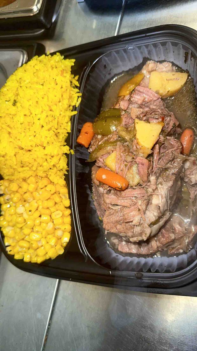 OnSidez21430's tweet photo. Spice up your mealtime with a visit to our food truck. Offering an array of dishes bursting with flavors, it's a culinary adventure on wheels. Check our schedule and catch us!

#FoodTruck 
https://t.co/IkndqCP2pZ https://t.co/5ITwHb2hO6