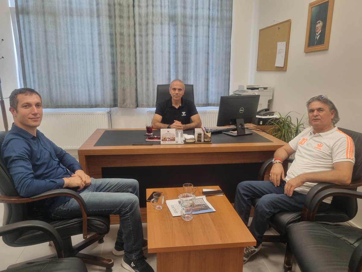 İlimizi Bedensel Engelliler Basketbol 2. Liginde temsil eden Gümüşhacıköy Hayat Engelliler Spor Kulübü Başkanı Cafer Aydın bey ile yönetim kurulu üyeleri Serdar Özkoparan ve Hasan Çınar beye ziyaretlerinden dolayı teşekkür ediyor yeni sezonda başarılar diliyorum.