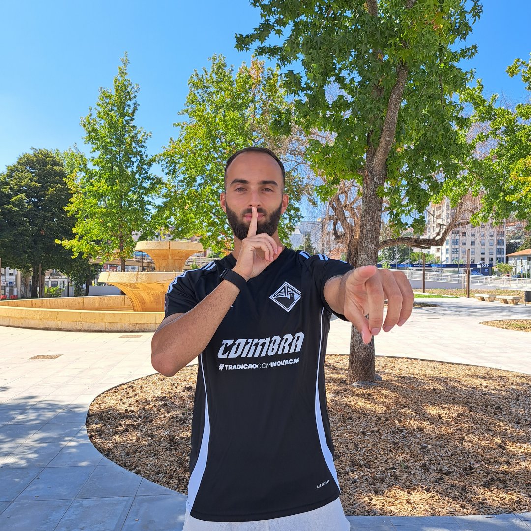 📸 Avistado junto do Estádio Cidade de Coimbra:

Francisco "Fran" Pereira vem reforçar o meio-campo da Briosa vindo do <a href="/estorilpraiasad/">Estoril Praia SAD</a> ! 💪

Sê bem-vindo à nossa família! 🖤🤍

#PorCoimbra