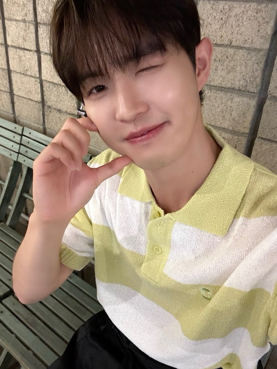 [#째니의발자국🐾] 2024.08.20 SBS F!L, SBS M <젠블루의 땀송송 데뷔탁>

비주얼+실력+예능 527점 만점에 527점인 재환 선배님🔥
윈드는 오늘도 재환이한테 또 한 번 입덕 했다네요🫠❣️

#김재환 #KIMJAEHWAN