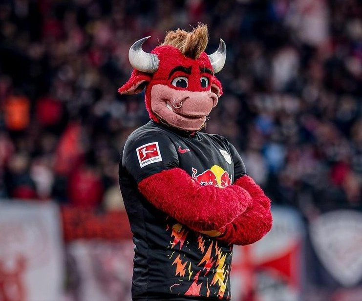 レッドブルマスコット軍団を紹介するぜ！ 左上から時計まわりに