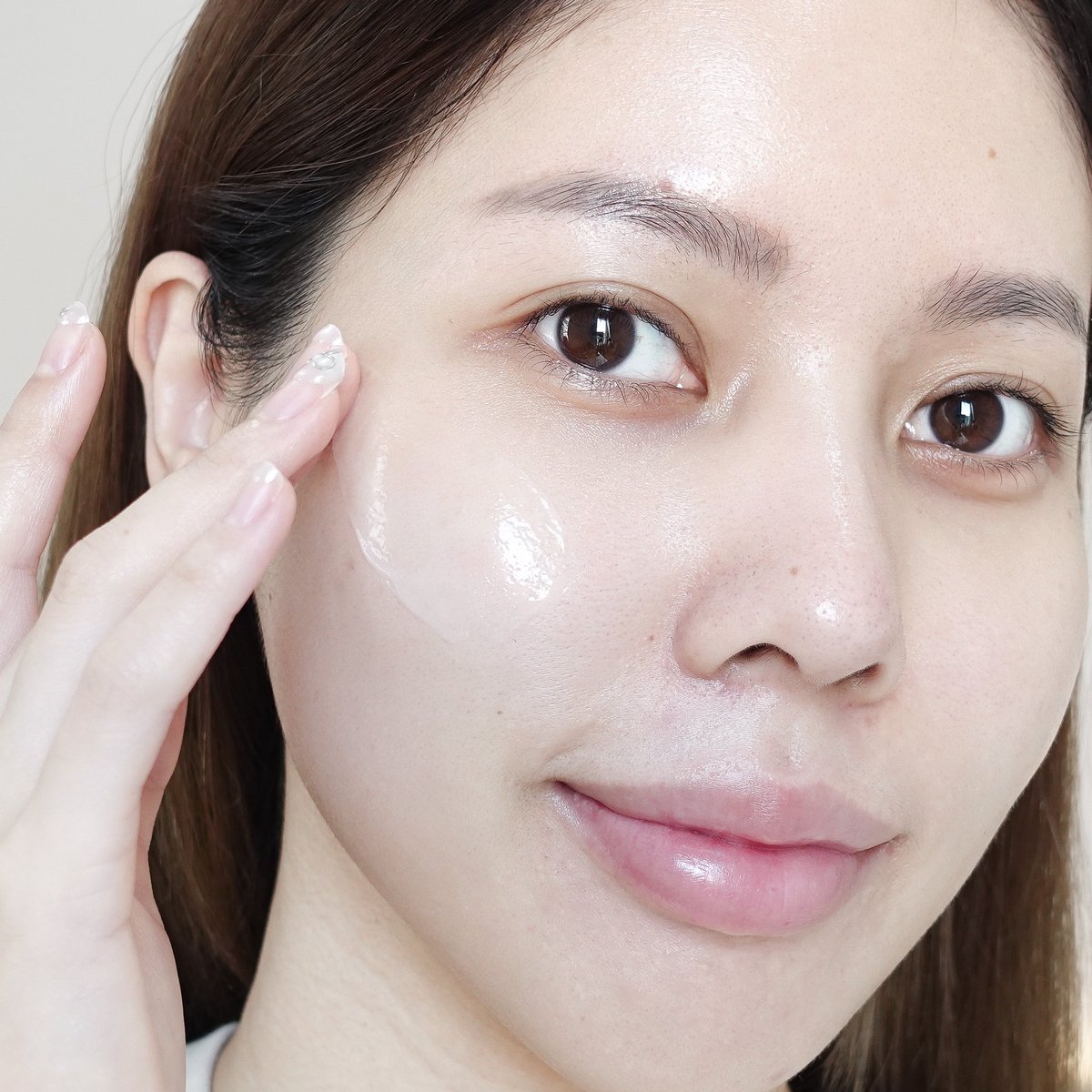 เอาอีกแล้วววว skintific ชีทำถึงอีกแล้ว ม้อยเจ้อ 2 ตัวนี้รับจบทุกผิวมาก เรื่องความชุ่มชื้นเอาไป 10/10 แน่นอน แต่ที่เพิ่มมาคือ ตัว MSH Niacinamide ใช้แล้วหน้าขาวขึ้นมาก รอยดำรอยแดงจางลงอย่างไว ส่วน 5x Ceramide นี่เป็นตัวช่วยเสริมผิวแข็งแรงชั้นดีเลย ปลอบประโลมผิวดีมาก https://t.co/44FzxhtgU7