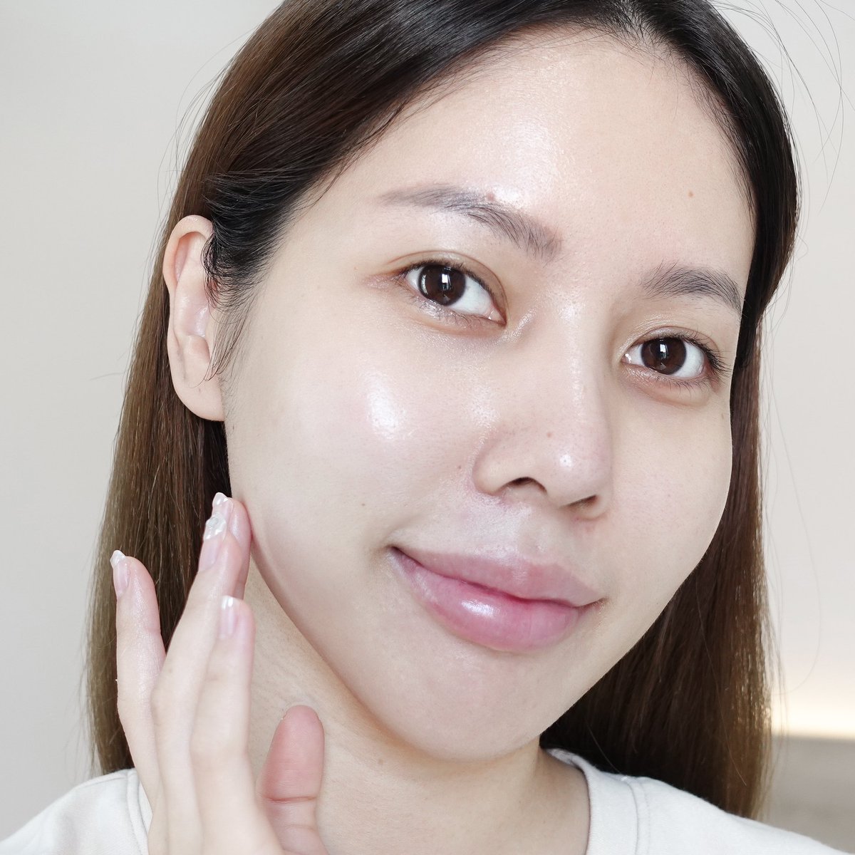เอาอีกแล้วววว skintific ชีทำถึงอีกแล้ว ม้อยเจ้อ 2 ตัวนี้รับจบทุกผิวมาก เรื่องความชุ่มชื้นเอาไป 10/10 แน่นอน แต่ที่เพิ่มมาคือ ตัว MSH Niacinamide ใช้แล้วหน้าขาวขึ้นมาก รอยดำรอยแดงจางลงอย่างไว ส่วน 5x Ceramide นี่เป็นตัวช่วยเสริมผิวแข็งแรงชั้นดีเลย ปลอบประโลมผิวดีมาก https://t.co/44FzxhtgU7