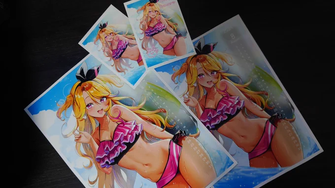 水着みみぴが欲しくて初めてネットプリントなるものを触ってみた! 写真の印刷がすごくいい、縁有の方が写真ぽくて好き。 カレンダーは普通紙より光沢紙にする方が良いね、出来が全然違ったわ～。 #みみぴライブ