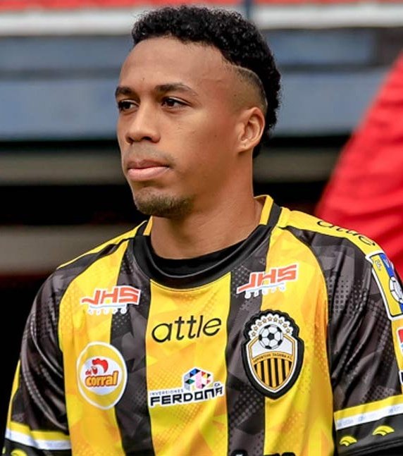 TopoBaladridos's tweet photo. ¡El Celta ficha a Edisson Restrepo!

El Nacional Potosí habría aceptado la oferta de cien mil euros y la cesión de Iván Villar hasta finales de 2035.

Restrepo ya estaría viajando hacia Vigo, como ya adelanté hace semanas. https://t.co/XDk2b7NHik