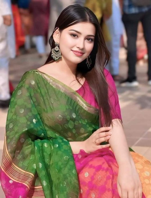 जो खुश नहीं होना चाहते ,
उन्हें कोई खुश नहीं कर सकता*
और जो खुश रहने का हुनर जानते हैं, 
उन्हें कोई खुश रहने से नहीं रोक सकता