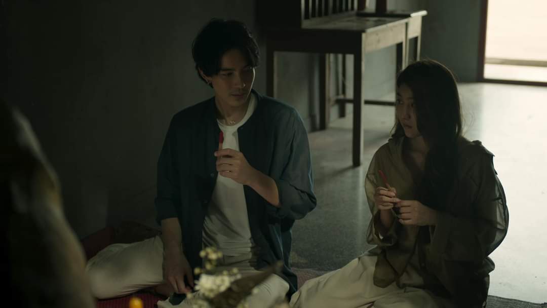 รีวิว #อังคารคลุมโปงเอ็กซ์ตรีม ตอนคำสาบาน แบบไม่สปอย ก็คือภาพดี พี่จี๋หล่อ สมายก็เล่นดี ซีรีส์เล่าเรื่องแบบหลอน ๆ ตลอดเรื่อง ออกแนว mind game เล็กน้อย โดยรวมคือเหลี่ยมทุกดอกแล้วบอกให้พร