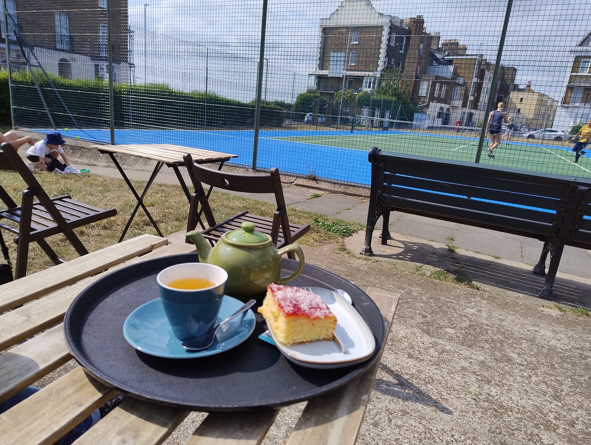 Anyone for #Tennis 

Vincent's Cafe in Spencer Square #Ramsgate is a delightful place for a Cake Stop.

For more see tinyurl.com/Cake-Stops-Ram…