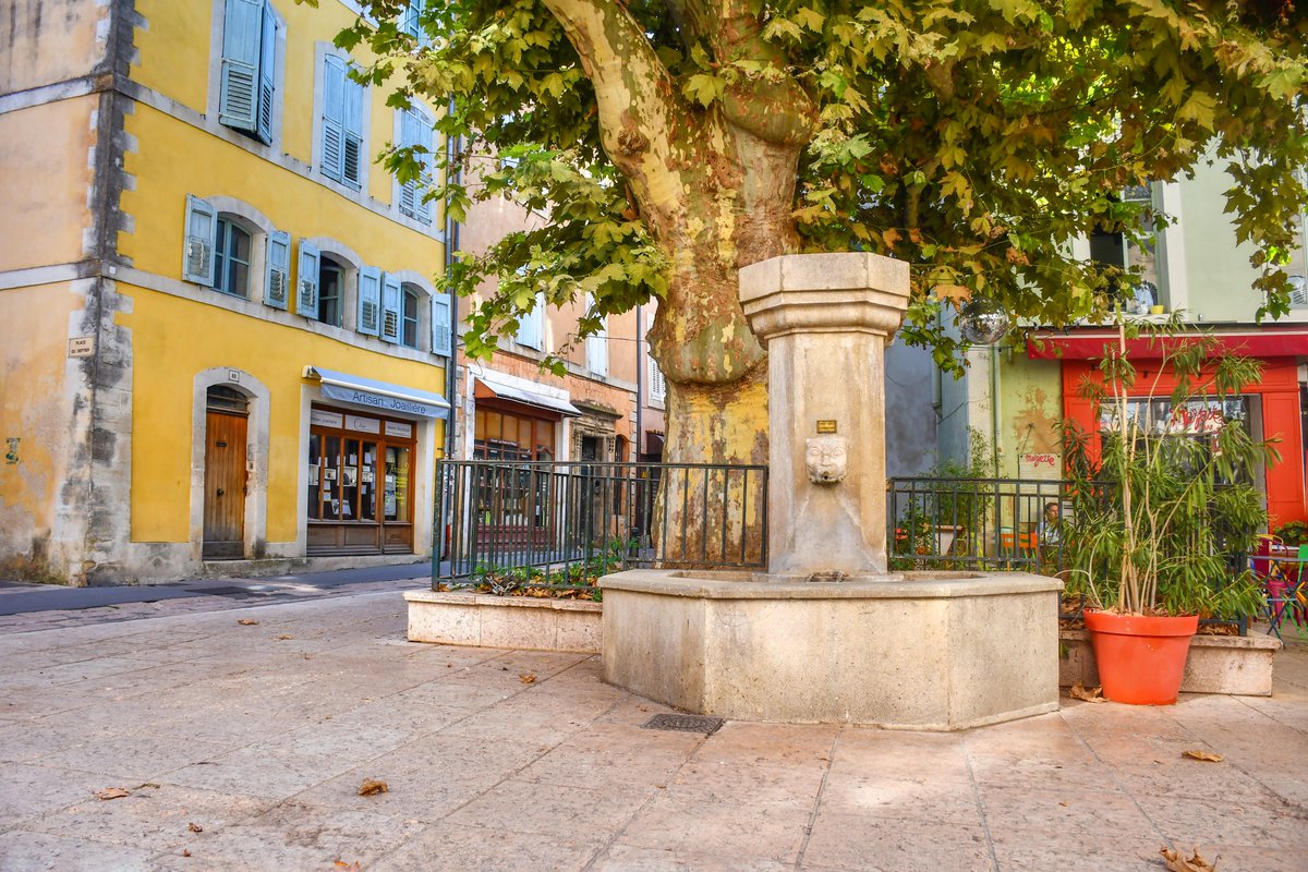 French_Moments's tweet photo. This Historic Market Town in #Provence Was Founded by Julius Caesar (and It's Worth a Visit!) 🤩
Discover #APT 👉 https://t.co/eRufssp4Ir
.
.
#Luberon #Vaucluse #provenceguide #provencealpescotedazur #EnFranceAussi #MagnifiqueFrance #ExploreFrance #frenchmoments #paysaptluberon https://t.co/eKihIYExO9