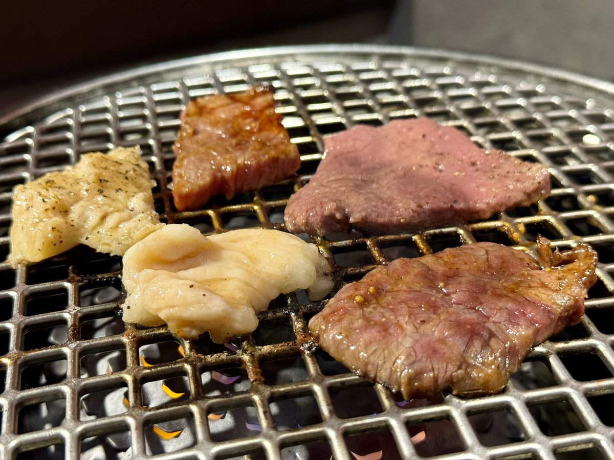 tokyoswim_ogu's tweet photo. 昨日が焼肉だったので今日はやめておきました。安定の赤と霜。 https://t.co/KwEaKX12L3
