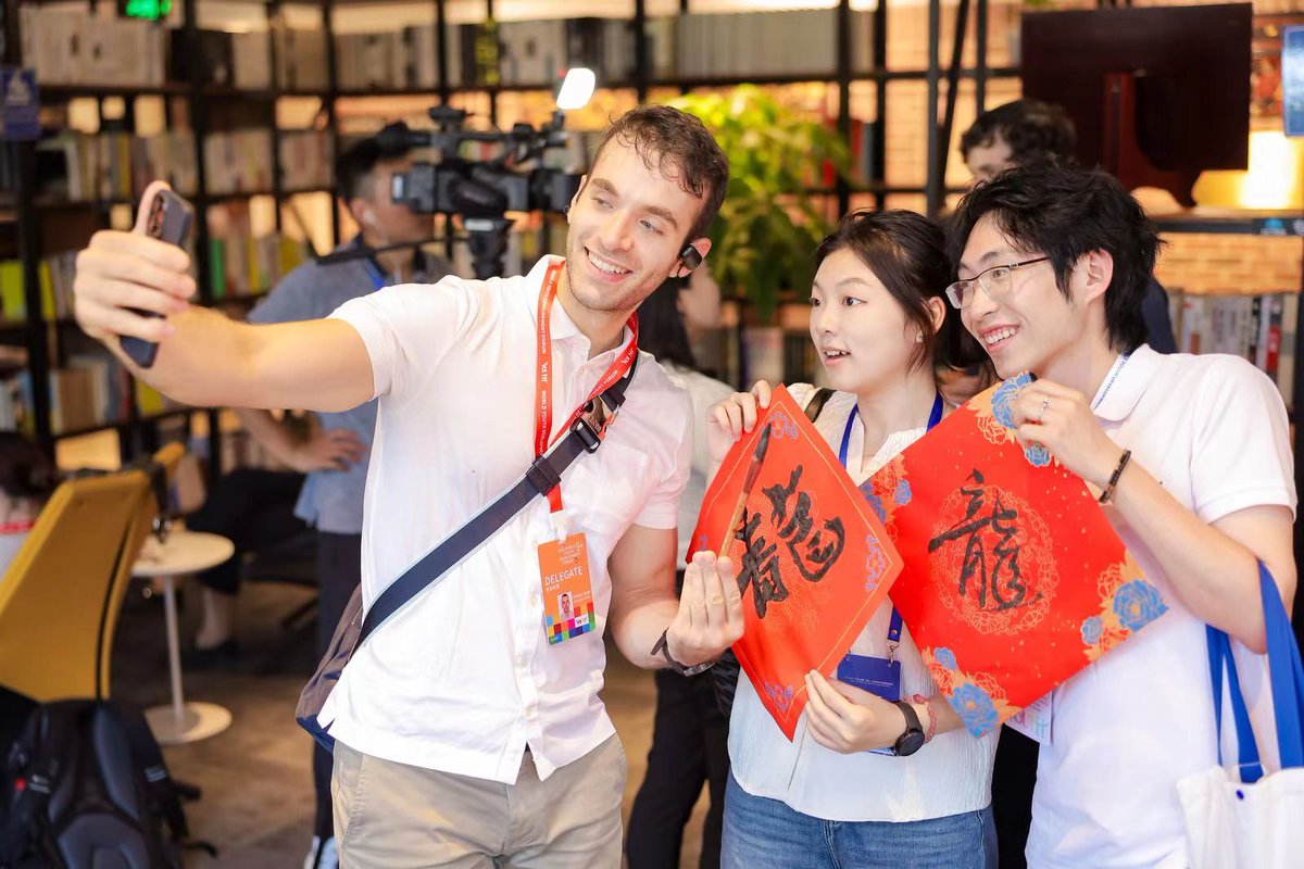 WangLutongMFA's tweet photo. The #2024 “Bridge of the Future” #China-Central and Eastern #Europe #Youth Campus concluded in #Chongqing. Over 30 young people from #CEECs attended a youth roundtable and explored the modern and dynamic city of Chongqing. More youth exchange of the kind is welcome. https://t.co/vG5FZp44YC