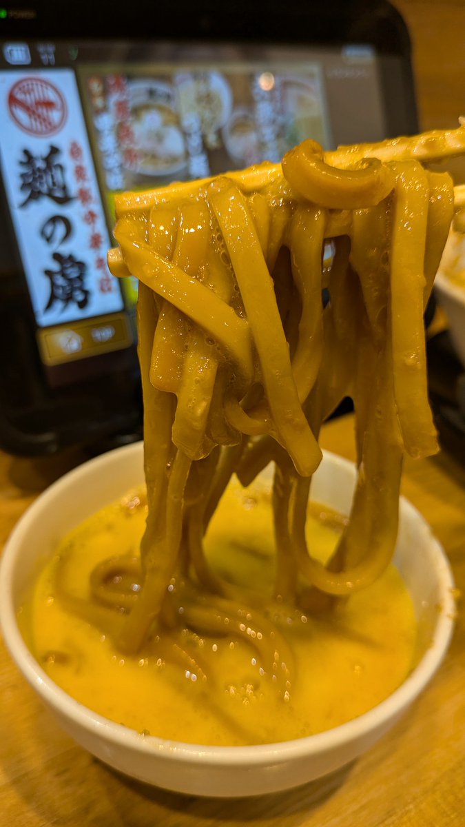 hoji_ramen's tweet photo. 自家製中華そば
麺の虜
ジャンキーまぜそば
大盛り（LINE友だち無料）
大盛り（麺量500g）
にんにく×2
生卵（3個）
脂少なめ
この麺も美味しいよ‼️
美味しい麺を溶き卵につけて食べるとマシでウマウマ👍👍👍👍
また食べたいジャンキーまぜそばです‼️

📢  旨いよー https://t.co/U291ee42H2