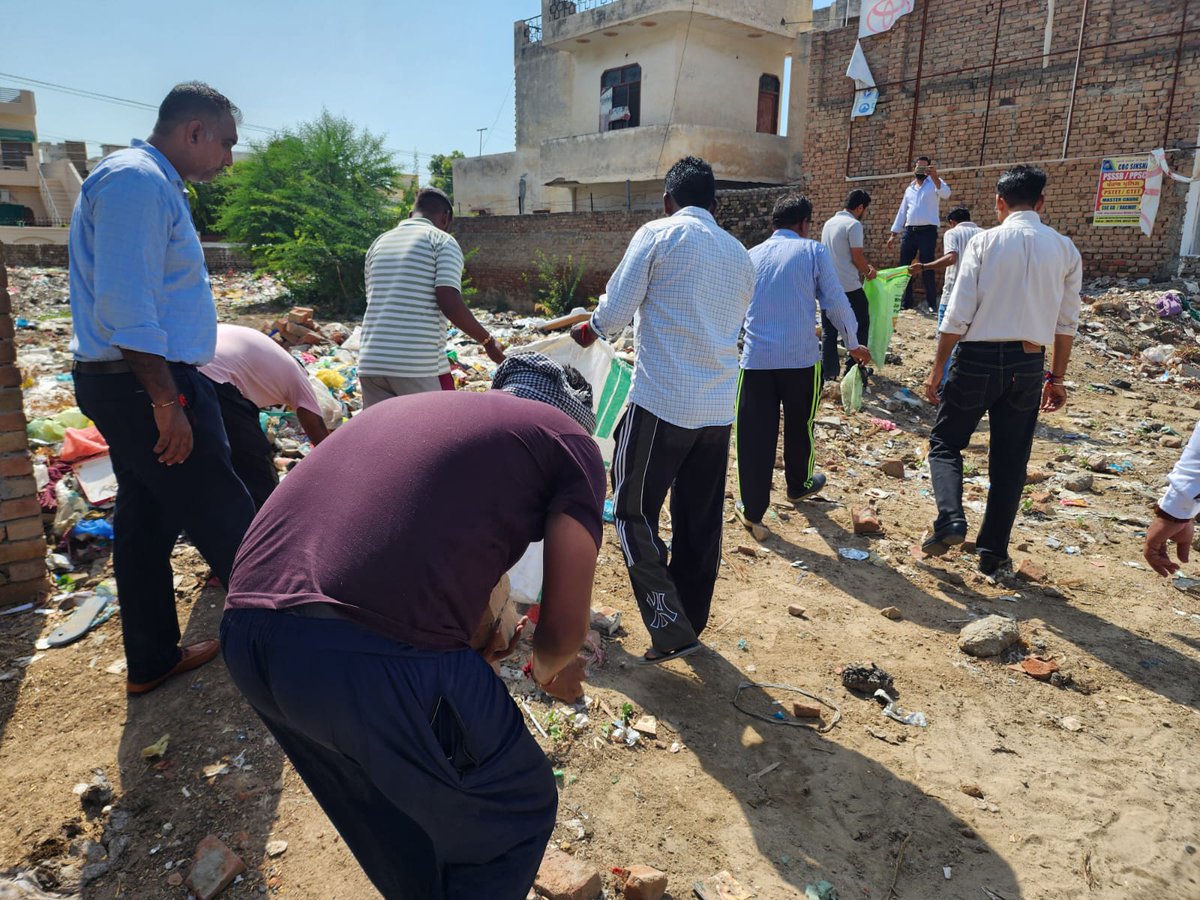 aboharchokho's tweet photo. Special Cleanliness Drive Plastic Picking Drive. #sourcesegregation #wetwaste #compost #insta #facebookreel #solidwastemanagement #swm #ulbcode800214 #ulbabohar #MunicipalCorporation https://t.co/o9WJ609Jk1