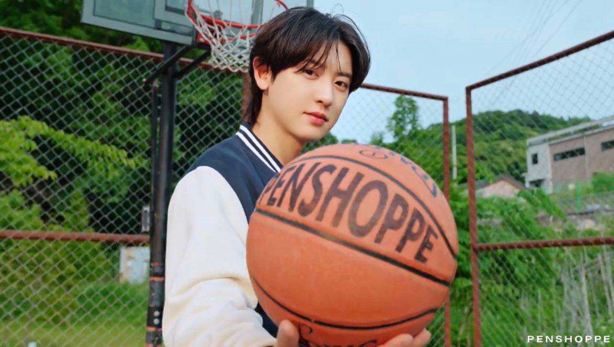 CHANHYUNEE 🍒 tweet media