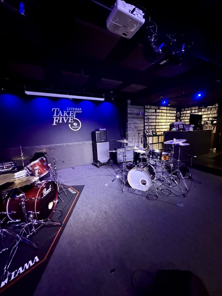 Sadasan_osaka's tweet photo. 大阪・吹田TAKE FIVE【TAKE FIVE マスター生誕60周年記念イベント】

最高に楽しい♪ 
ありがとうございます！

#吹田TAKE_FIVE
#D_Drive_Chiiko https://t.co/yUT9JEbxj7