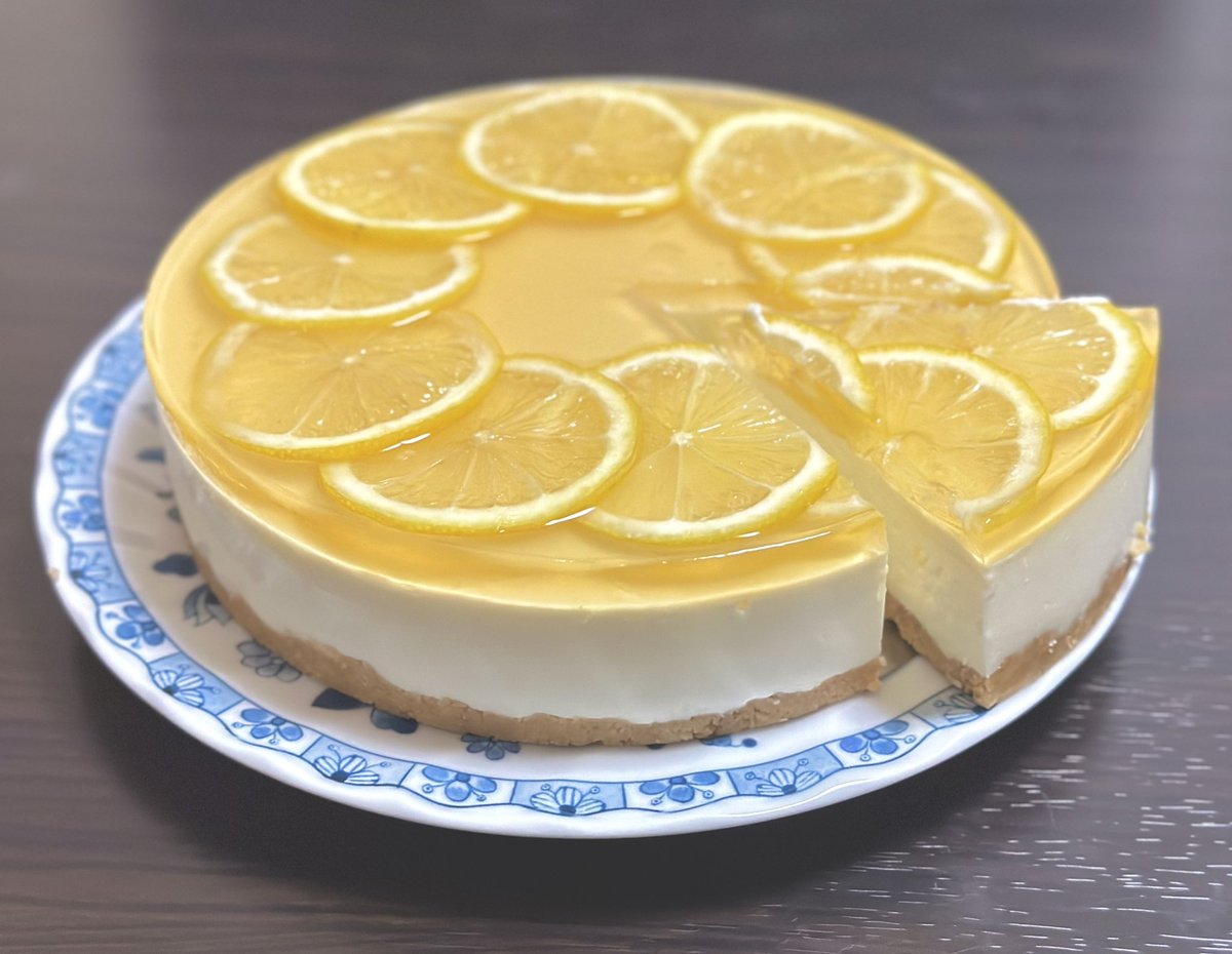 nacky7729's tweet photo. 蜂蜜レモンチーズケーキ作りました。お店出せそうなくらい美味しかった！🍯🍋🧀🍰 https://t.co/X2F0lfkav8