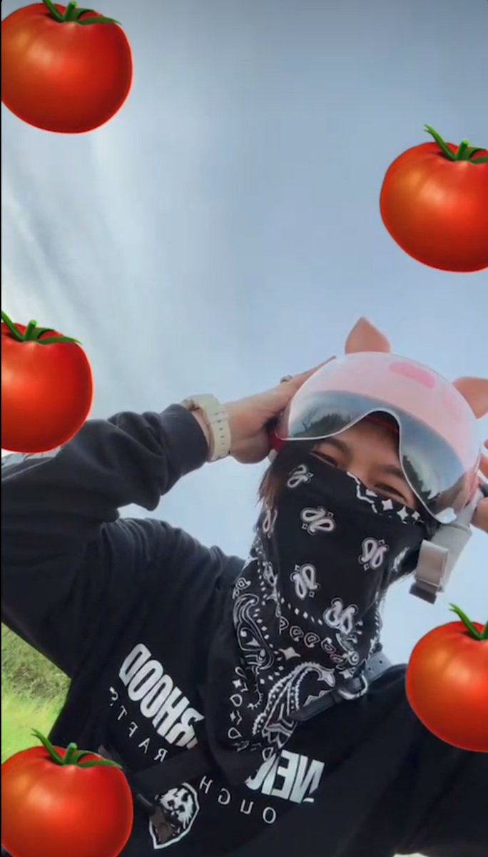 What kind of k * dnapper is this??? Had a pig design helmet! Lmfao hahahaha.. so cuteee

⋌✿ઇଓ #BuildJakapan #Beyourluve
<a href="/JakeB4rever/">BIU.</a> ⋋⁠✿ઇଓ