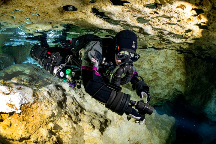 BeckyKSchott's tweet image. What do you think about cave diving? Do you love it or does it scare you? 
Photo By David Schott