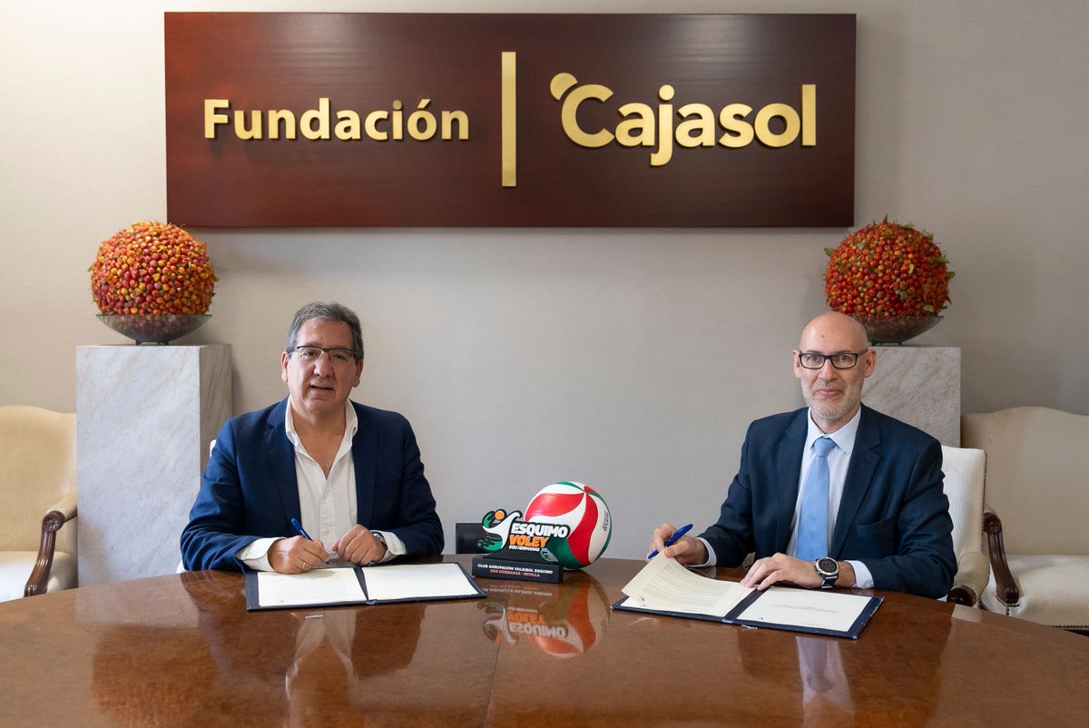 Cajasol's tweet image. ¡Renovamos nuestro compromiso! 🤝 @Cajasol y @CAVEsquimo continuarán apoyando el deporte base y la integración social en la temporada 2024-25. 🏐💪 #DeporteBase #Voleibol #FundaciónCajasol