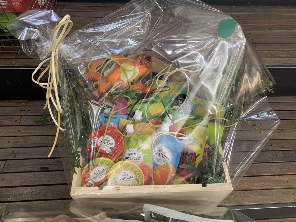 2021.03.25

2021 KCONTACT 3 
CJ간식+성운이 잘생긴 얼굴로 가득한 사탕 담아서 전달~~ 작은 박스는 곰돌이 매니저님꺼 ㅎ

#하성운 #HASUNGWOON
<a href="/gooreumseng/">하성운</a>