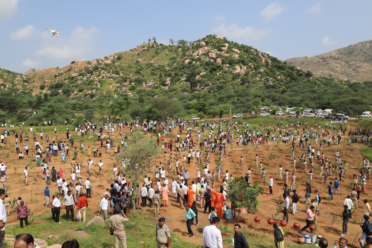 વિશ્વની સૌથી પ્રાચીન પર્વતમાળાઓમાંની એક અરવલ્લીની ગિરીમાળા અનેક જિલ્લાઓમાં પથરાયેલી છે અને પર્યાવરણ સંરક્ષણ અને વૃક્ષારોપણના ભગીરથ કાર્ય થકી બનાસકાંઠા, સાબરકાંઠા અને અરવલ્લી જિલ્લાના રહેવાસીઓને શુદ્ધ હવા મળશે અને આ ક્ષેત્રની વન્ય સંપદામાં પણ વધારો થશે.