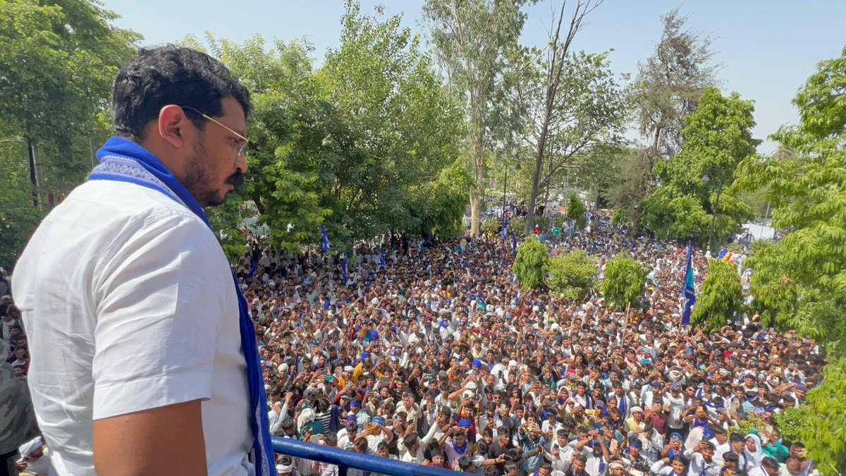 SurajKu13081999's tweet image. अपने हक आधिकार और संविधान को लड़के, हर हाल में बचाना है।
जय भीम जय जोहार जय भारत जय संविधान 
#scstclassification 
#SCSTआरक्षण 
#SCSTAndolan 
#21अगस्तभारतबंद