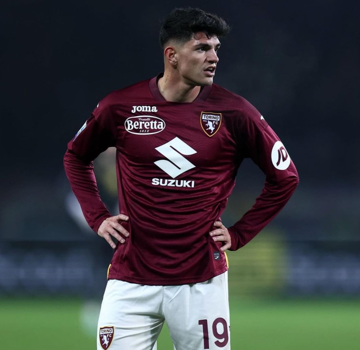 FabrizioRomano's tweet photo. 🚨⚫️🔵 EXCL: Atalanta are working on deal to sign Raoul Bellanova from Torink as next top target.

He’s been added to the list as serious option for Atalanta, negotiations on.

Atalanta consider Bellanova as excellent opportunity for right back position on long term. https://t.co/yVnYKEBiJy