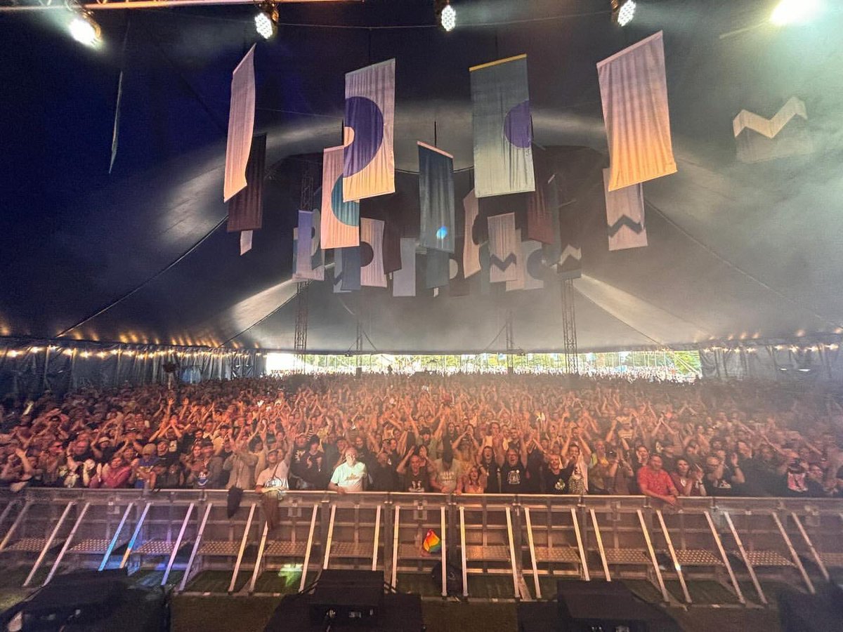 rockactionrecs's tweet photo. .@smellybdrmm had a big weekend at @GreenManFest! 💚🏴⚡️
Just a couple more to come…
Tickets / Info HERE: https://t.co/h6bqxZR7nf 🎟️
#bdrmm #greenman #fest #wales #festival #rockaction #records #shoegaze #hull https://t.co/eGC4xHigwI