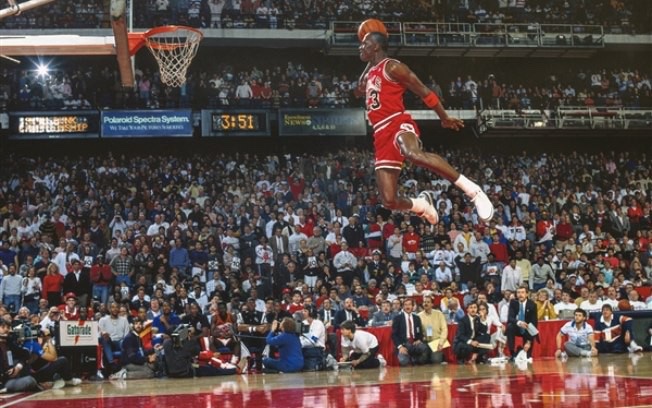 Ayer fue el Día Mundial de la Fotografía, y por ello hoy os traigo este hilo:

📸 𝐋𝐀𝐒 𝐅𝐎𝐓𝐎𝐒 𝐌𝐀𝐒 𝐈𝐂𝐎𝐍𝐈𝐂𝐀𝐒 𝐄𝐍 𝐋𝐀 𝐇𝐈𝐒𝐓𝐎𝐑𝐈𝐀 𝐃𝐄 𝐋𝐀 𝐍𝐁𝐀 📸

GUARDA 👇