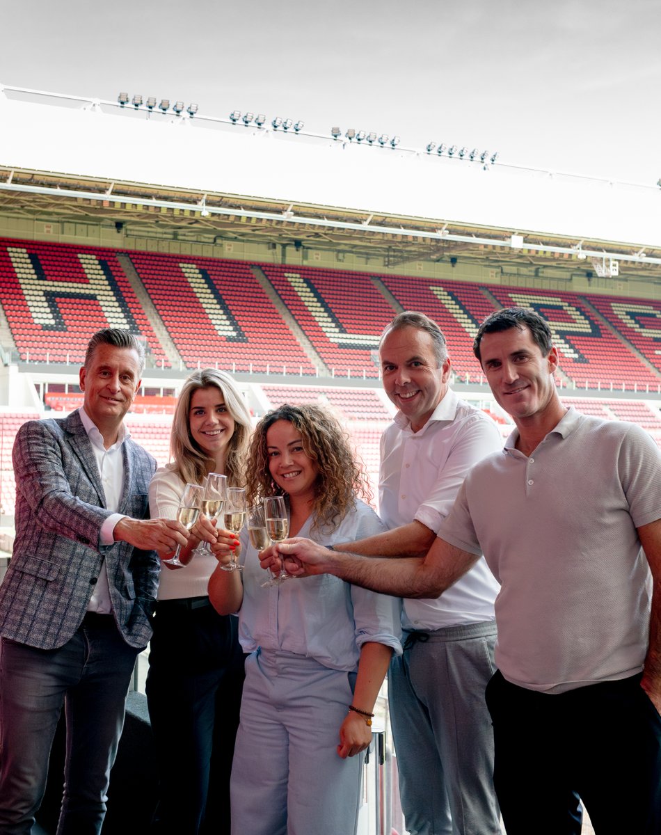 BrabantSport (@brabantsportnl) on Twitter photo BrabantSport en DPG Media slaan handen ineen ๐ค
Samen impact maken en inspireren met de kracht van topsport; dat is waar BrabantSport en <a href="/DPGMediaNL/">DPG Media Nederland</a> elkaar vinden. DPG is een van onze nieuwe trotse mediapartners. ๐ช
๐brabantsport.nl/nieuws/brabantโฆ
#brabantsterkerdoorsport BrabantSport en DPG Media slaan handen ineen ๐ค
Samen impact maken en inspireren met de kracht van topsport; dat is waar BrabantSport en <a href="/DPGMediaNL/">DPG Media Nederland</a> elkaar vinden. DPG is een van onze nieuwe trotse mediapartners. ๐ช
๐brabantsport.nl/nieuws/brabantโฆ
#brabantsterkerdoorsport