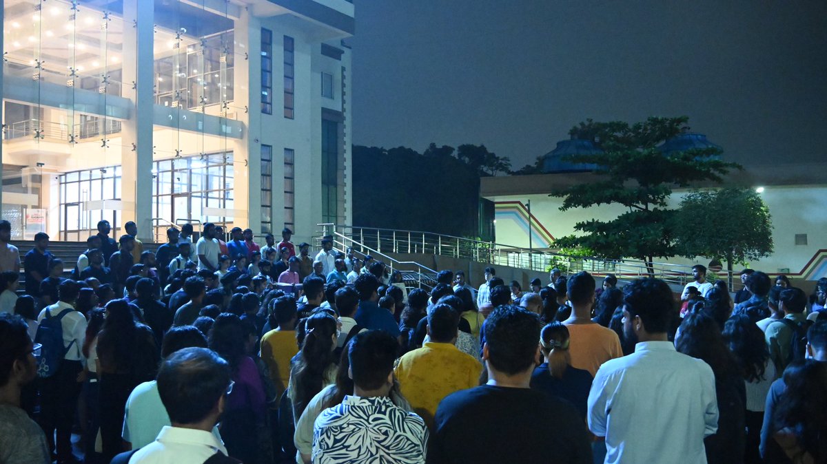XLRIJamshedpur's tweet photo. Over 100 students &amp; professors united in a silent candle march across the campus, followed by a minute of silence, to express their outrage against the recent brutal crime &amp; to show solidarity with the national cause.

#xlri #xlrijamshedpur #stopviolenceagainstwomen #inclusivity https://t.co/QIOncxuLbO