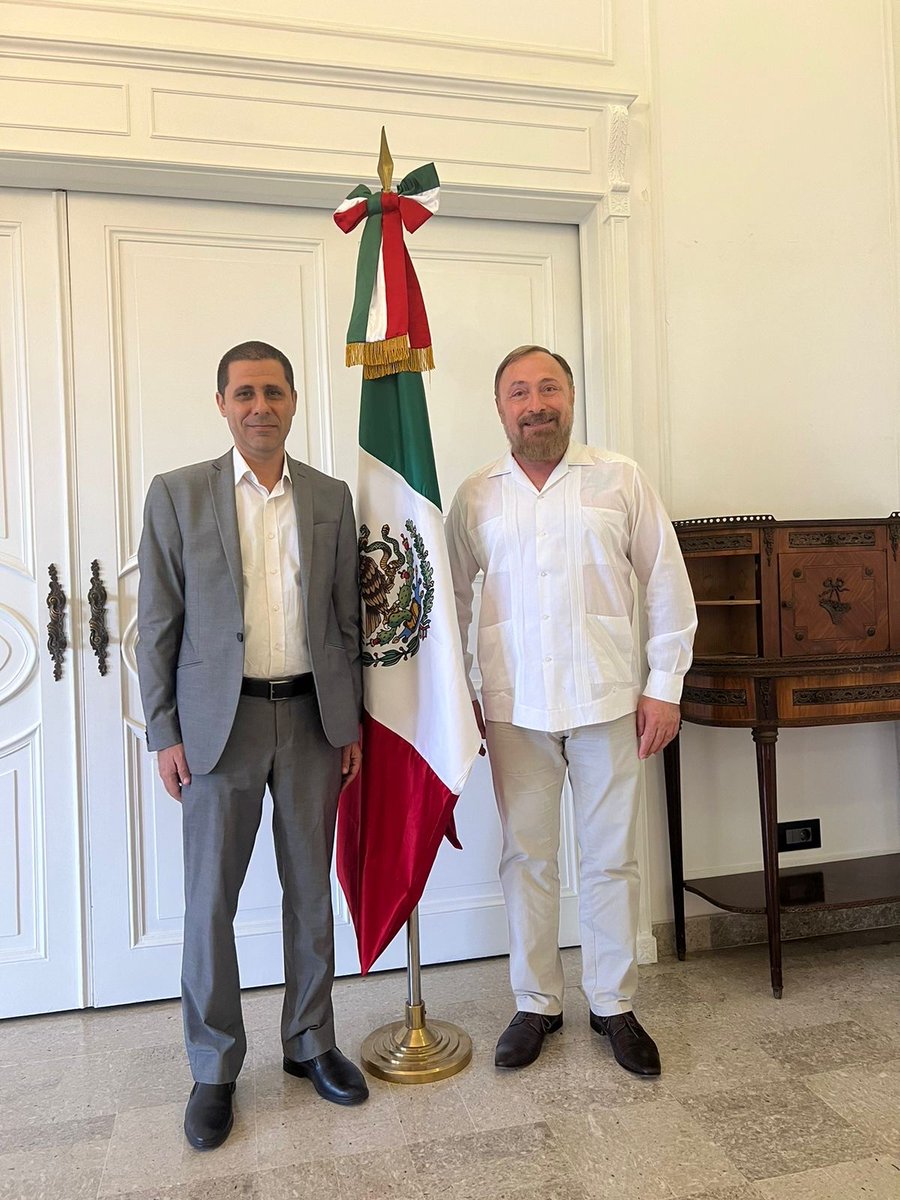 RomeroBock's tweet photo. Productiva reunión con el Presidente de PRO Zgharta, Pierre Douaihy. Conversamos sobre su trabajo comunitario, sus mecanismos de cooperación y el proyecto "civilización lingüística". 🇲🇽🇱🇧 https://t.co/tPgBG4Nz0P