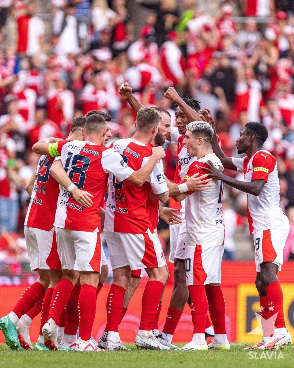 DataScout_'s tweet photo. 🇨🇿  Slavia Prague, attention danger pour le LOSC !

🔴⚪️ Les lillois affrontent ce soir le Slavia Prague en barrage de qualification pour la LDC.

Un match qui peut sembler plus abordable que le Fenerbahce de José Mourinho... mais attention au piège tchèque !

Là où le club turc était composé majoritairement de joueurs expérimentés n'étant plus dans le prime de leur carrière, Prague regorge de talents avec les crocs acérés, prêts à en découdre 🦷

Petit point sur les joueurs à surveiller pour se mettre dans le bain et pour la culture car c'est aussi ça les matchs de barrage de Coupe d'Europe🥸