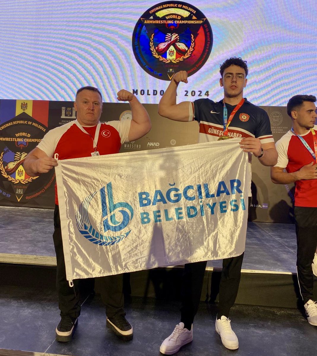 Tebrikler Teoman Yıldırım🇹🇷

Moldova’da düzenlenen Dünya Bilek Güreşi Şampiyonası’nda belediyemizin Bilek Güreşi eğitmeni Erkan Damar’ın antrenörlüğünü yaptığı Bağcılar Trakyalılar ve Balkan Türkleri Kültür Derneği ile Bağcılar Güneşli Spor Kulübü sporcusu Teoman Yıldırım Dünya