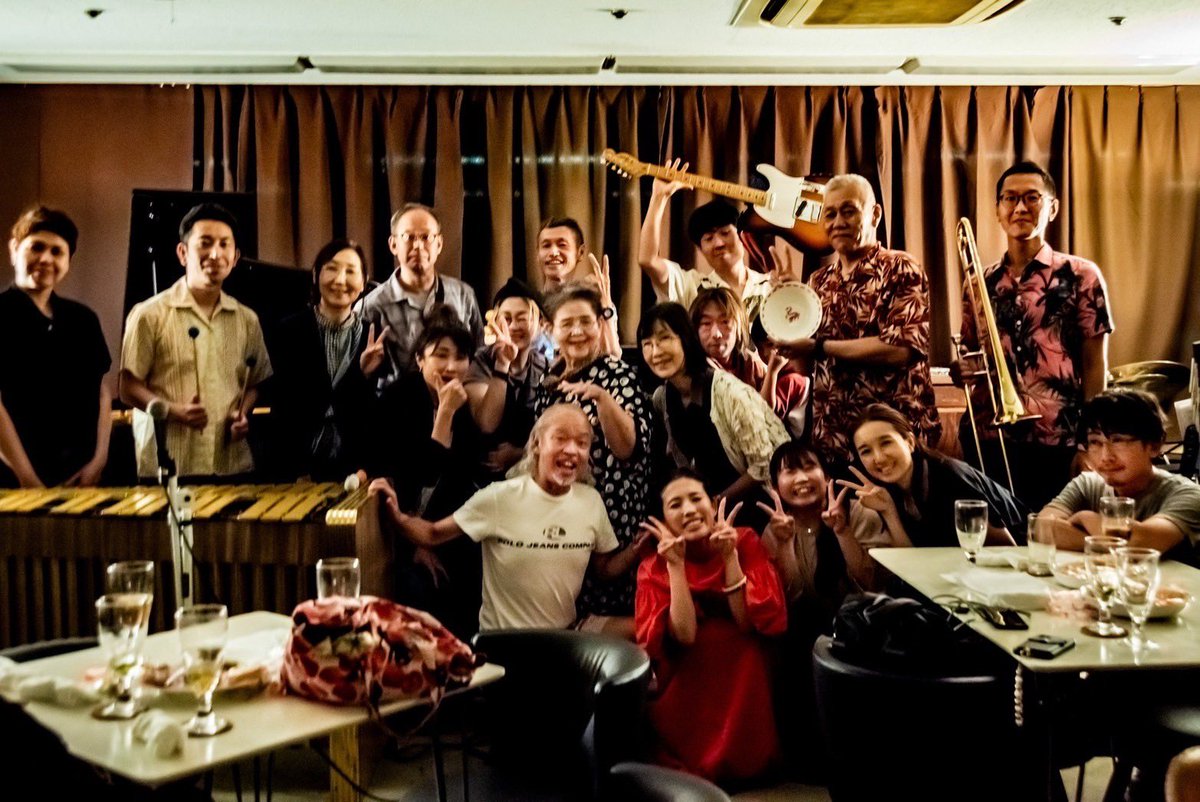 2024.8.17 元町theater jazzy
おかげさまで
無事終えることが出来ました☺︎
ご多忙の中
会場にお越しくださった皆さま
本当にありがとうございました

ステージの熱気が身体から抜けず
火照った感じがずっと続いています

大きなライブのあとはいつもそう
まだあと３日は多分抜け殻です。笑

続く