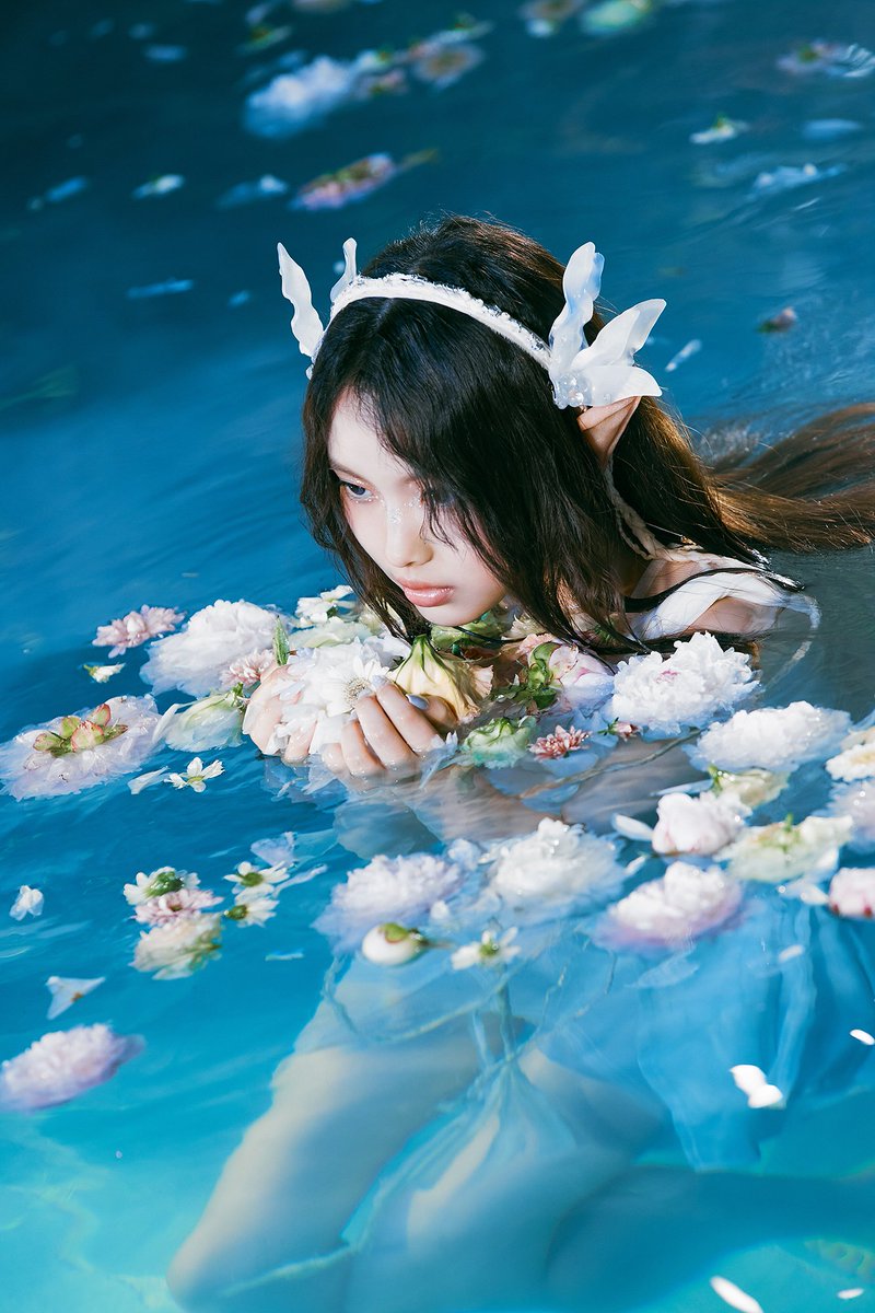 잔잔한 아우라를 발산하는 꼬마요정의 아름다움. 일년이 지났지만 기억과 빛은 결코 사라지지 않습니다. ⪩⪨